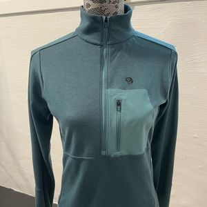 Mountain Hardware Half Zip Long Sleeve (XS)